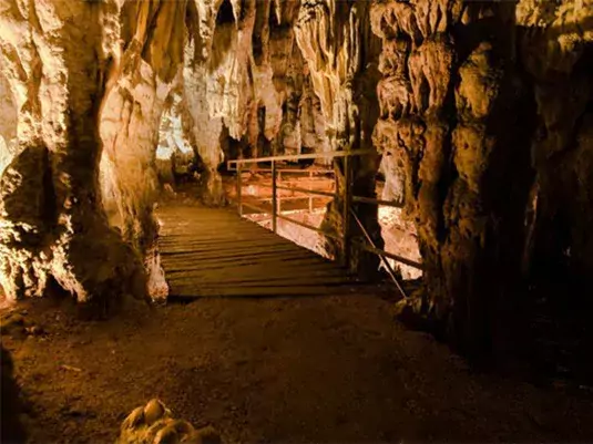 Барачеве пещеры